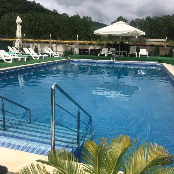 Hotel Ostrov, Hotel in Călimăneşti