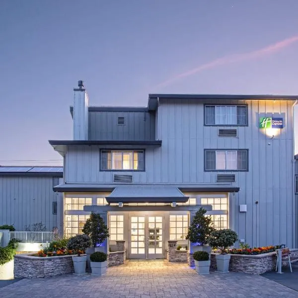 Holiday Inn Express Monterey - Cannery Row by IHG, hotel in Monterey