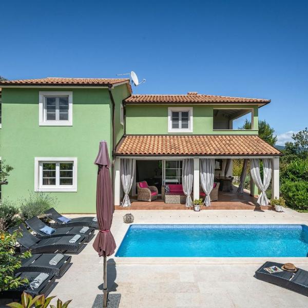 Spacious holiday house / pool / jacuzzi / playground / 6+2