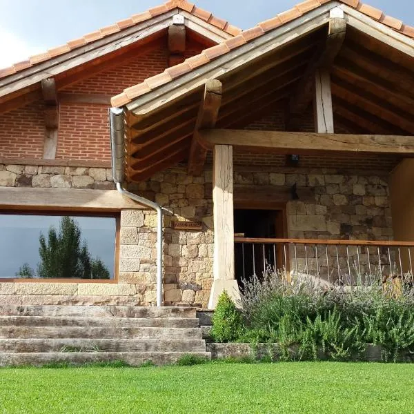 Los Chozos de la Braña, hotel in Brañosera