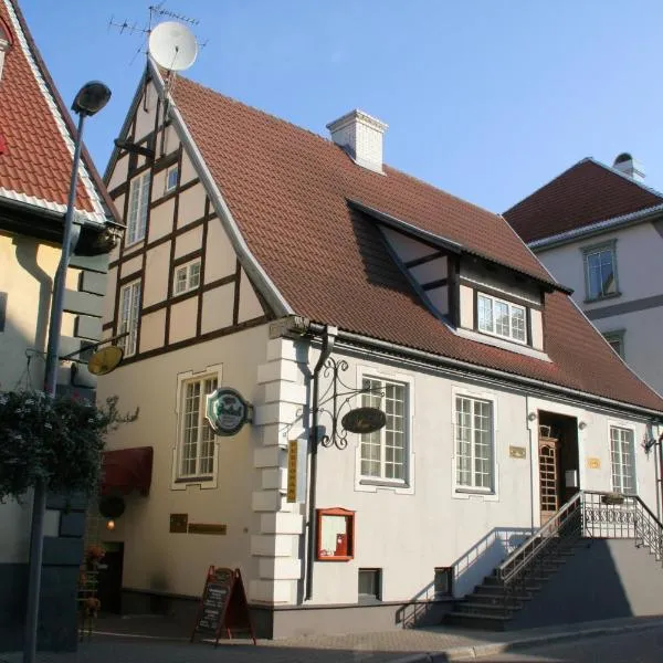 Alex Maja, hotell Pärnus
