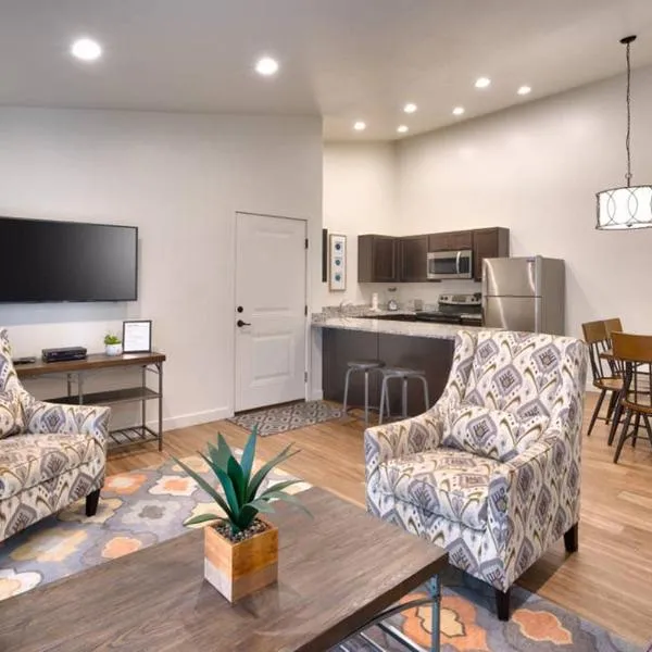 6L Top Floor RedCliff Condo, Pool & Hot Tub, hotel em Moab