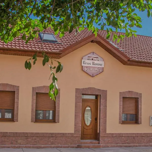 Oros House Apartmanház, hotel di Orosháza