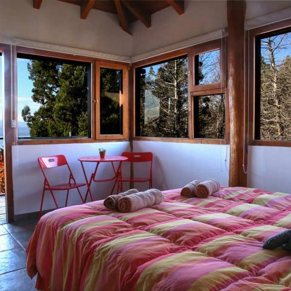 El Mononoambiente de Bariloche, con vista al lago