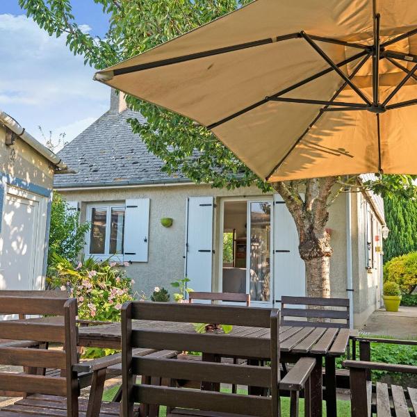Serene Holiday Home for family with Garden