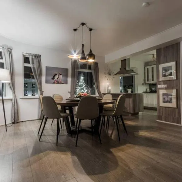 Superb central location, no car needed - Spacious, hotel v destinaci Akureyri