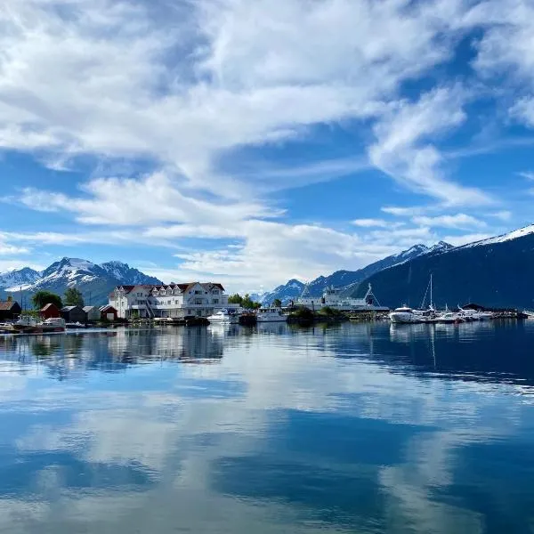 Sunde Fjord Hotel, free and easy parking, ξενοδοχείο σε Solavagen