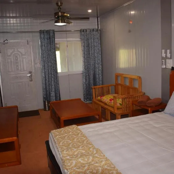 Private Rooms with International Airport View, hotel v Novém Dillí