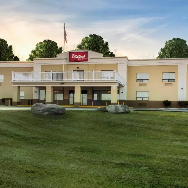 Red Roof Inn & Suites Newburgh - Stewart Airport West Point, ξενοδοχείο σε New Windsor