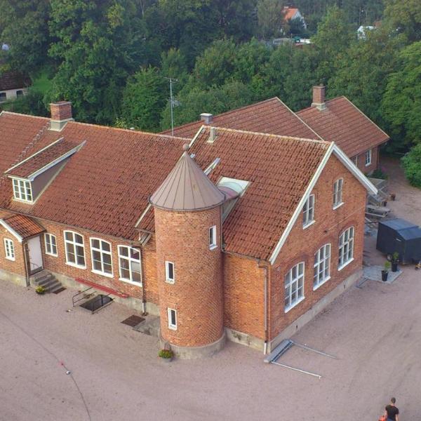 Own apartment in village school from 1886 with private entrance