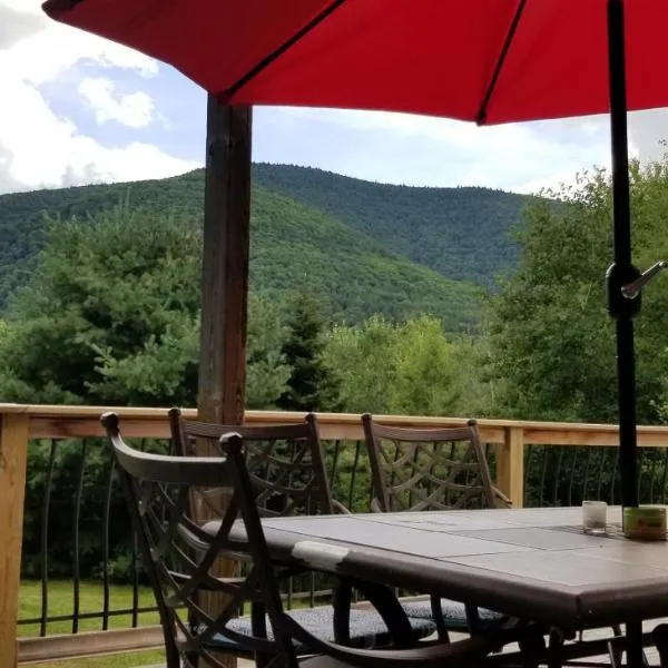 Amazing Views! Hunter Mt 5 Bedroom Home! Best location surrounded by beautiful Mt views! Enjoy Lakes, Ski Slopes & Firepit under Stars!,杭特的飯店