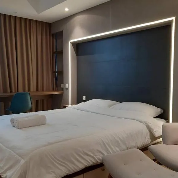 U Residence 2 Studio Apartment POOL VIEW、タンゲランのホテル