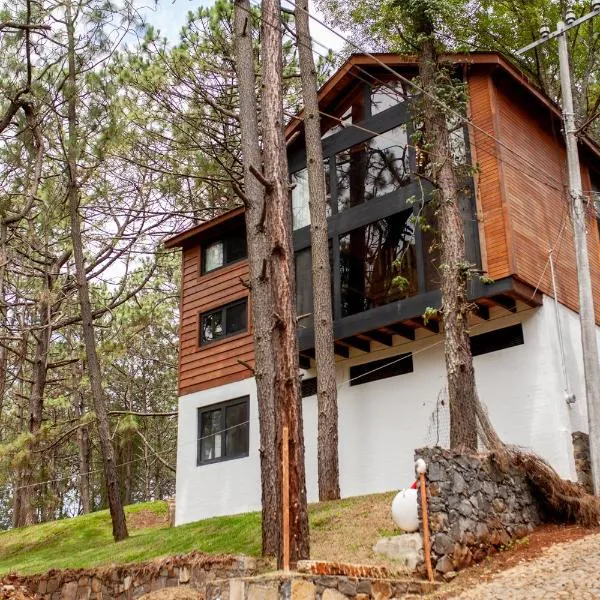 Hermosa Cabaña en Mazamitla a 1km del centro - Hermosa vista - Cómodas habitaciones - Todo cerca, ξενοδοχείο σε Mazamitla