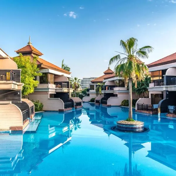 Luxe Getaways Royal Amwaj Palm Jumeirah Resort Apartment Holiday Home, hotel v Dubaji