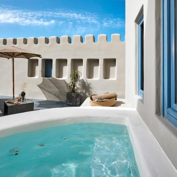 Luna Santorini Suites