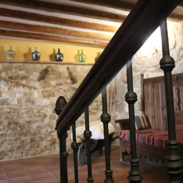 Casa rural tres regiones, hotel in Ontiñena