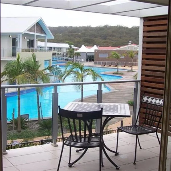 Oaks Pacific Blue 349 fantastic pool, hotel in Salamander Bay