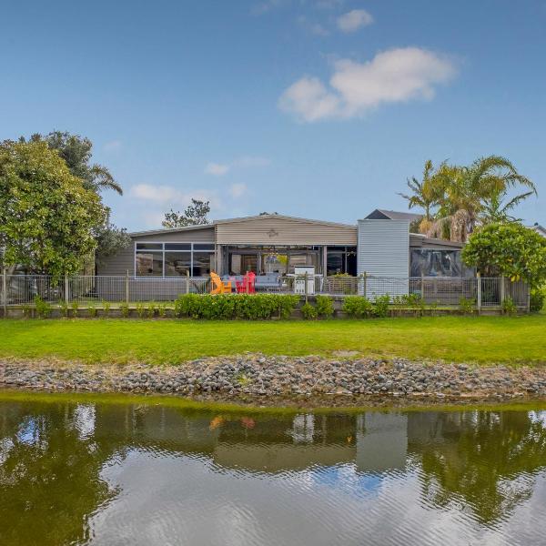 Sanctuary By The Water - Matarangi Holiday Home