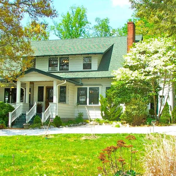 Oakland Cottage Bed and Breakfast, hôtel à Asheville