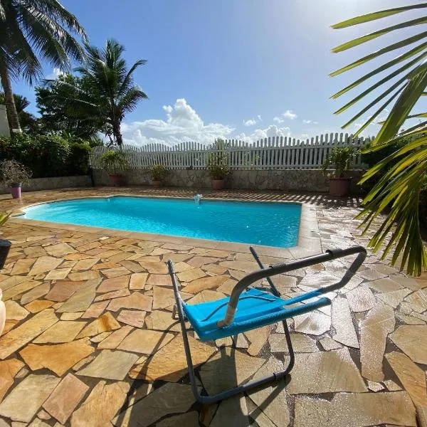 La Suite Odile Piscine, hôtel au Lamentin