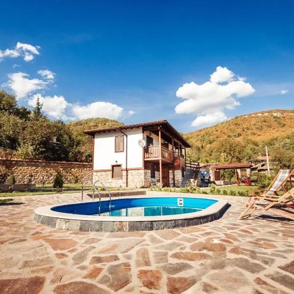 Guest House Hristova Kashta - Христова Къща, hôtel à Cherni Vrŭkh