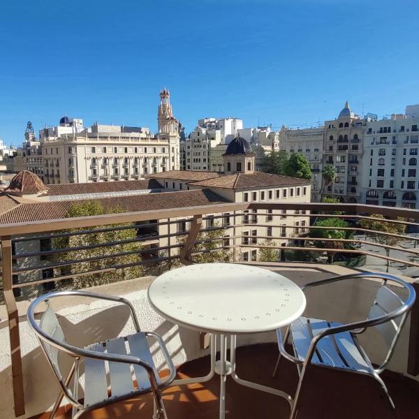 Sunny apartment with fantastic terrace views!