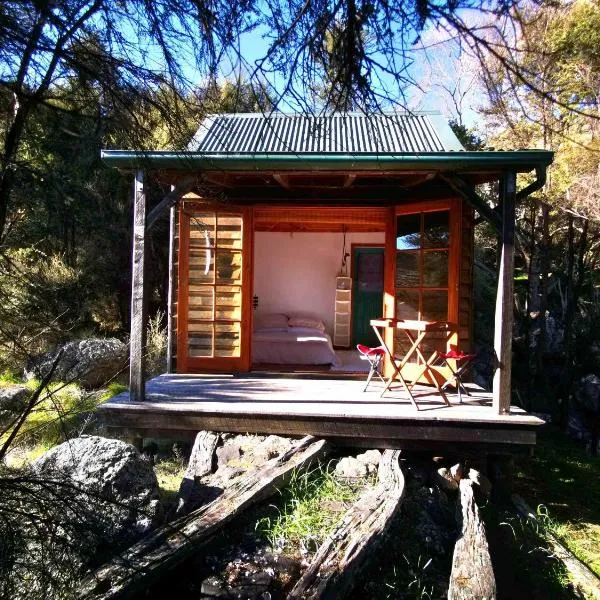 Manaaki Mai, Rustic Retreat Bush Cabin, hotel en Christchurch