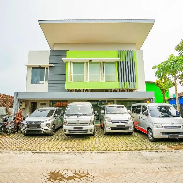 Ardhya Guesthouse Syariah by ecommerceloka, hotel in Sidoarjo