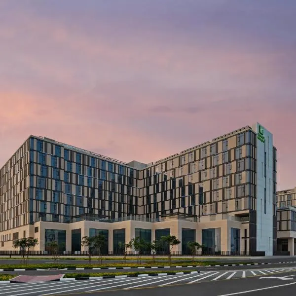 Holiday Inn Dubai Al-Maktoum Airport by IHG, hotel in Dubai