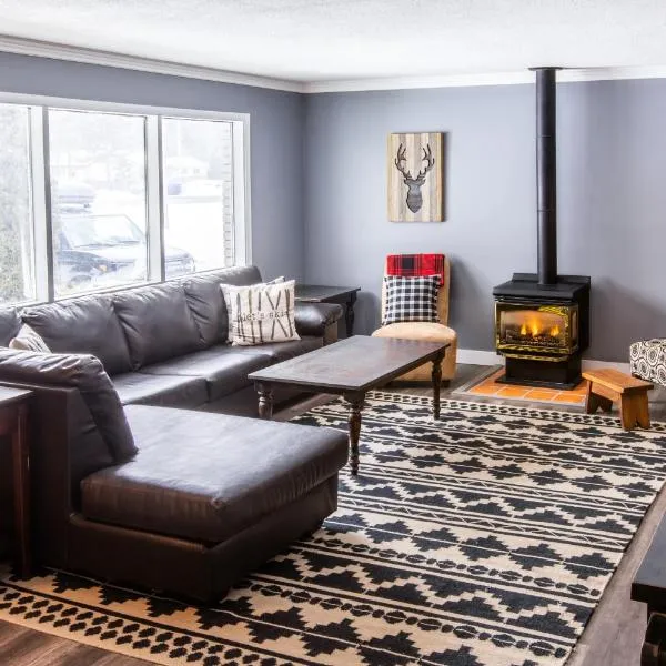 4 Bedroom Rustic Chalet, ξενοδοχείο σε Blue Mountains