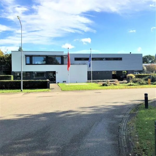 BEDbijPET, hotel in Emmen