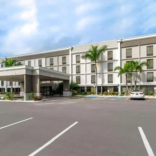 Comfort Inn & Suites St Pete - Clearwater International Airport, hotel di Clearwater