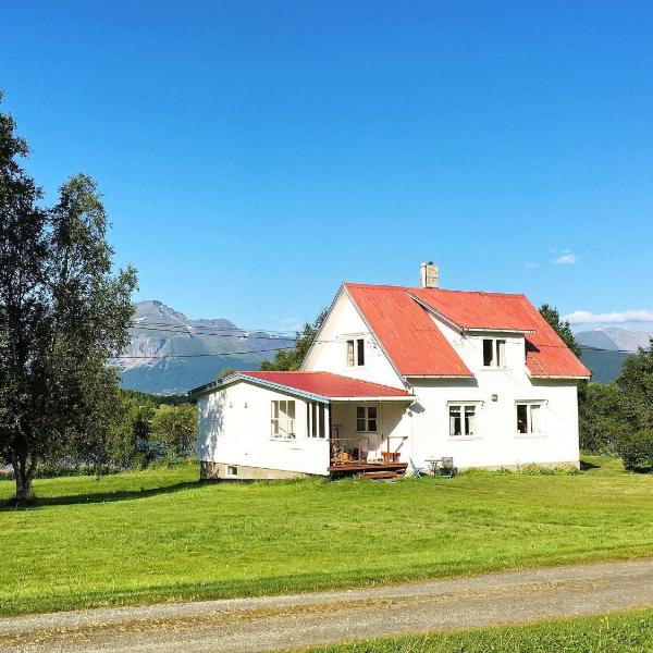 6 person holiday home in Storsteinnes