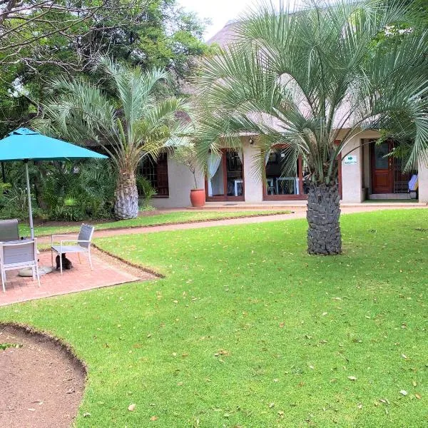 Safari Club Guest Lodge OR Tambo International Airport, hotel em Kempton Park
