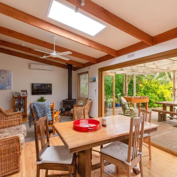 Merricks Surf Cottage - Charming Beachfront Bliss, hotel en Merricks