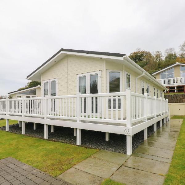Cwtch Lodge 42