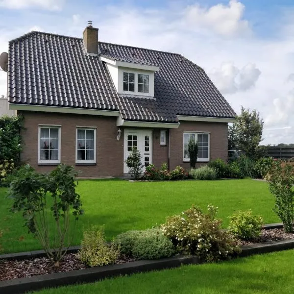 Groot familiehuis voor 6 personen in landelijke, rustige omgeving, hôtel à Breezand