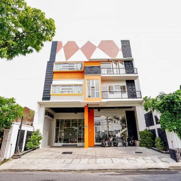 Pratisarawirya Guesthouse by ecommerceloka, hotel i Surabaya