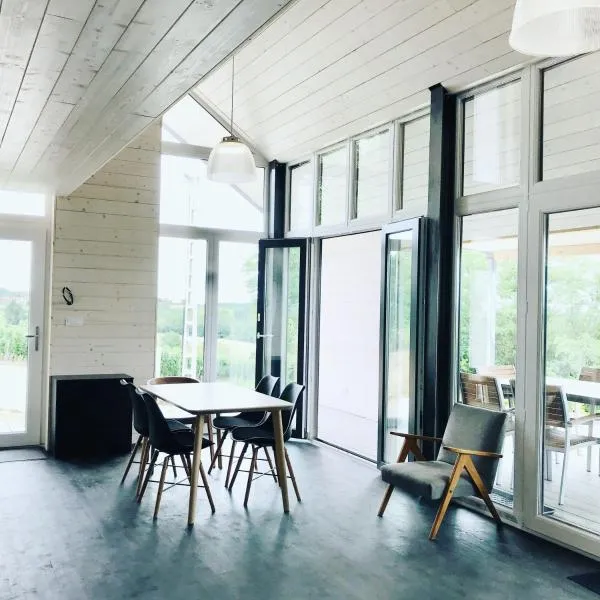 Wine & Space Lodge at Lake Balaton, hotel v destinaci Balatonlelle