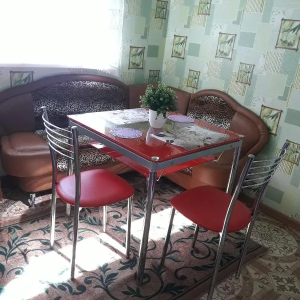 Затишні Апартаменти біля Софіївки, hotel in Umanʼ