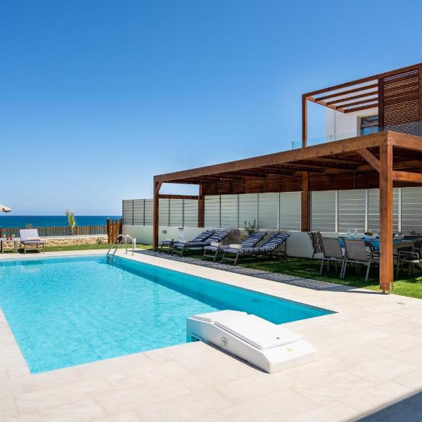 Lux Villa Nymphes Dioni, 30m from beach with Pool, BBQ and Play Area
