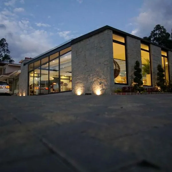 Hosteria Santa Ana, hotel u gradu Azogues