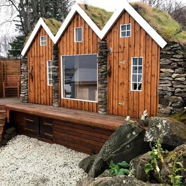 ICELAND SJF Villa, Hot tub & Outdoor Sauna Amazing Mountains and City View Over Reykjavík, hótel í Reykjavík