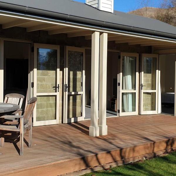 HYLA25 - Meadowstone Executive Villa Close to Lake Wanaka