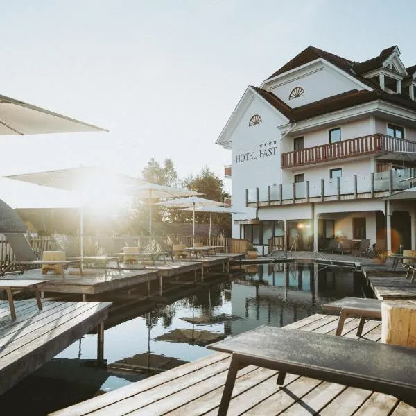 Mein Hotel Fast, hotel v destinaci Wenigzell