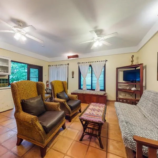 Beachside Villas Gold Standard Certified, Hotel in Placencia Village