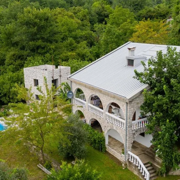 Village house Vrelo, hotel di Mandići