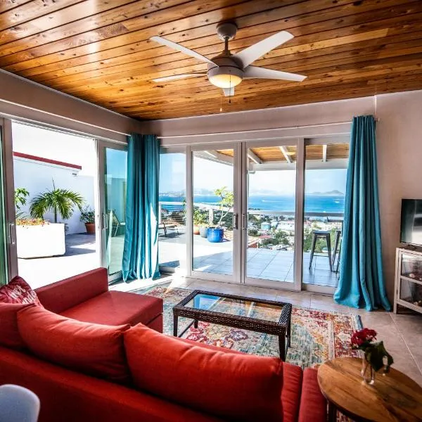 Fantastic Penthouse at Sunset Serenade Suites, hotel in Enighed