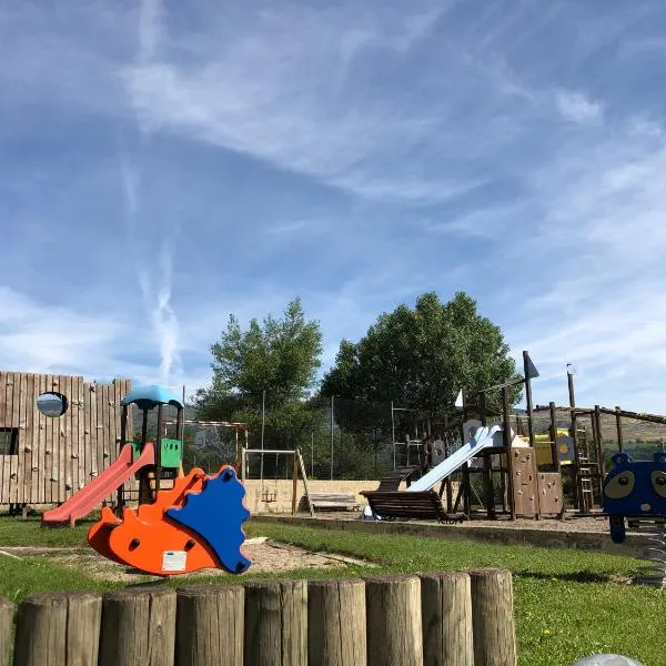 Bungalows Pirineus, отель в городе Guils de Cerdaña