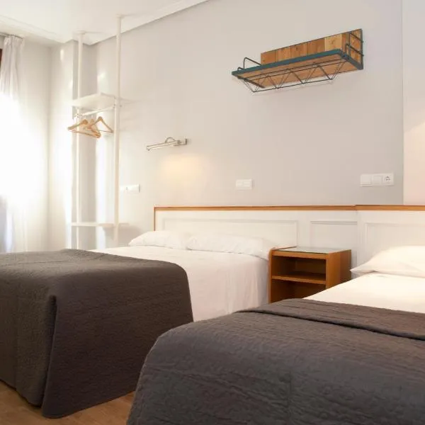 Apartamentos Sabinas Don Jaime, hotel in Zaragoza
